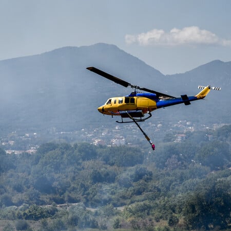 Φωτιά στην Πρέβεζα: Εκκενώνονται σπίτια – Κάηκαν τουλάχιστον δύο, μάχη με τις φλόγες στη Βρυσούλα