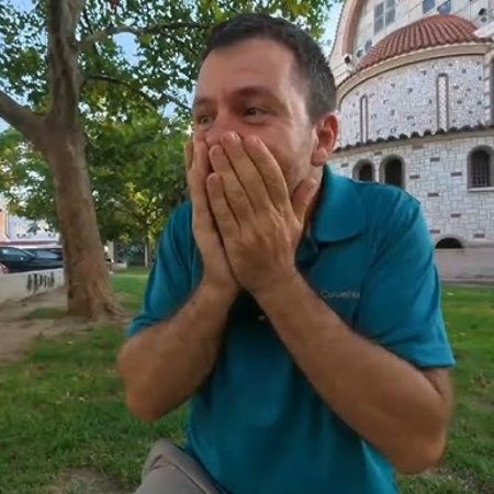 Η στιγμή που ο Ευτύχης Μπλέτσας ρίχνει κολώνα φωτισμού στον Εύοσμο
