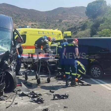 Ηράκλειο: Οκτώ τραυματίες σε σύγκρουση μίνι βαν στον ΒΟΑΚ – Ένας σε σοβαρή κατάσταση