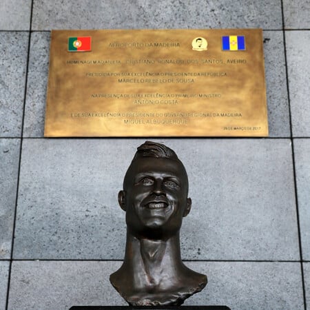 Από τον δικτάτορα Φράνκο και τον βασιλιά Λεοπόλδο μέχρι τον Κριστιάνο Ρονάλντο: Αγάλματα που Εξαφανίστηκαν