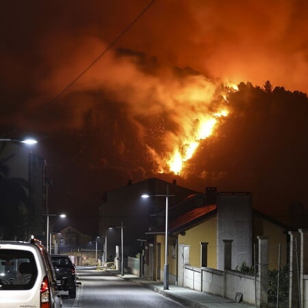 Μαίνονται οι πυρκαγιές σε Ισπανία και Πορτογαλία εν μέσω αποπνικτικού καύσωνα