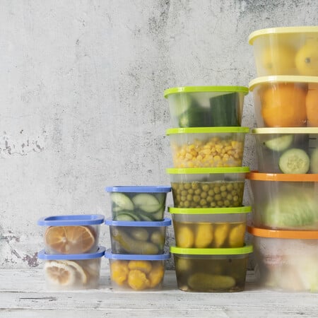 Τα πλαστικά χημικά απειλούν την αναπαραγωγική υγεία οδηγώντας σε κρίση γονιμότητας