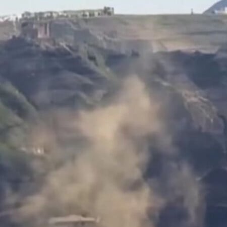 Σαντορίνη: Βίντεο από τη στιγμή της μεγάλη κατολίσθησης στο Ημεροβίγλι