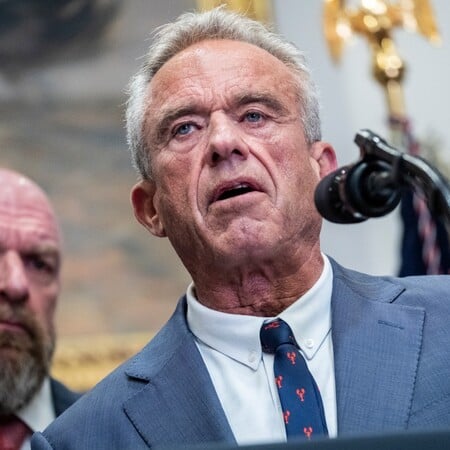 Ρόμπερτ Κένεντι Τζούνιορ: Καταγγελίες εναντίον του από εργαζόμενους ότι κινδυνεύουν λόγω των fake news για τα εμβόλια