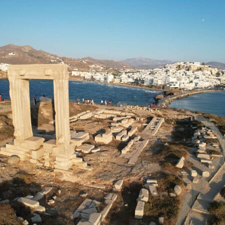 Τροχαίο δυστύχημα στη Νάξο: Νεκρός ένας 20χρονος, σοβαρά τραυματισμένος ο 17χρονος οδηγός