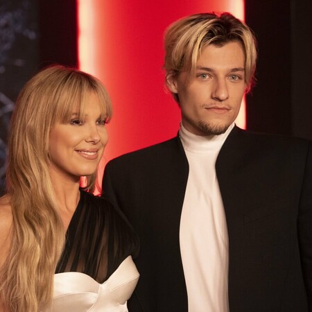 Μίλι Μπόμπι Μπράουν: Υιοθέτησε παιδί με τον Τζέικ Μπον Τζόβι - «Ξαφνικά γίναμε 3»