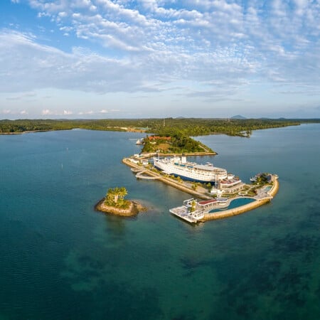 Doulos Phos: Το πλοίο-θρύλος που έγινε ξενοδοχείο πολυτελείας και σώθηκε από τη διάλυση