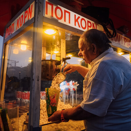 Η κυρία Μαρία, ο κύριος Νίκος και μια ιστορία αγάπης με μια μηχανή ποπκόρν