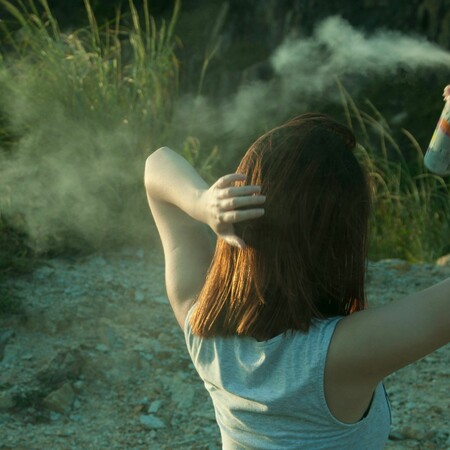 Από αντικολλητικά τηγάνια μέχρι προιόντα για τα μαλλιά: Πού βρίσκονται οι πιο συχνές ουσίες που συνδέονται με τον καρκίνο