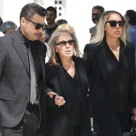 Κηδεία Δημήτρη Κωνσταντάρα: Πλήθος κόσμου στο τελευταίο «αντίο» στον δημοσιογράφο