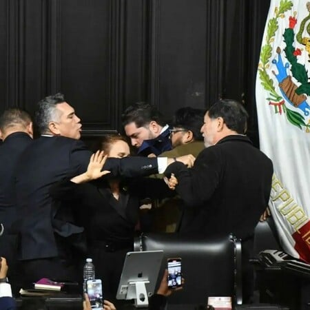 Μεξικό: Η στιγμή του άγριου καβγά μέσα στην Γερουσία