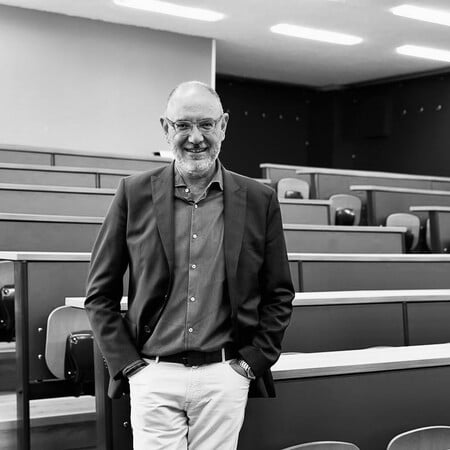 Χρυσόστομος Σταμούλης: Όλοι οι δίσκοι του, από την «Λιταία Πύλη» μέχρι το «Γελάς» 