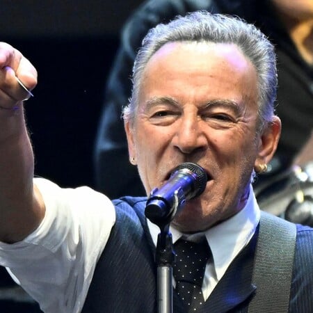 Ο Μπρους Σπρίνγκστιν και ο Τζέρεμι Άλεν Γουάιτ συγκίνησαν το κοινό στην πρεμιέρα του «Deliver Me From Nowhere»