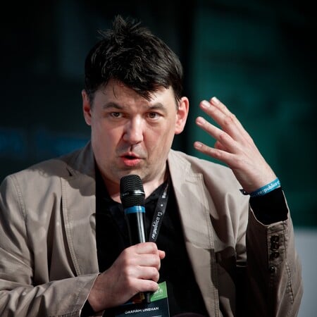 Συνελήφθη ο δημιουργός του «Father Ted» για τρανσφοβικές αναρτήσεις