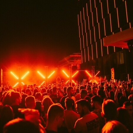 Under the stars party: O Πύργος του Πειραιά γίνεται club με τους Street Outdoors στα decks