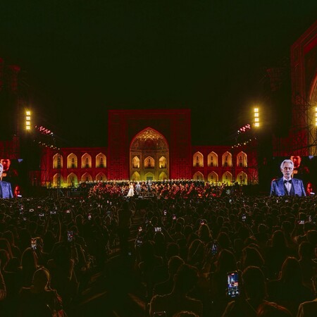 Ο Αντρέα Μποτσέλι μάγεψε με τη φωνή του την ιστορική Σαμαρκάνδη 