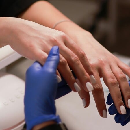 Γιατί η Ευρωπαϊκή Ένωση απαγόρευσε από 1η Σεπτεμβρίου ορισμένα τζελ νυχιών