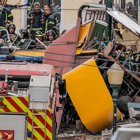 Τρεις νεκροί και τουλάχιστον 20 τραυματίες από τον εκτοχιασμό του ιστορικού τελεφερίκ Γκλόρια στη Λισαβόνα