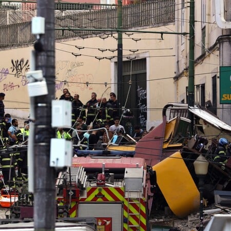 Στους 15 οι νεκροί από τον εκτροχιασμό του ιστορικού τελεφερίκ Γκλόρια στη Λισαβόνα