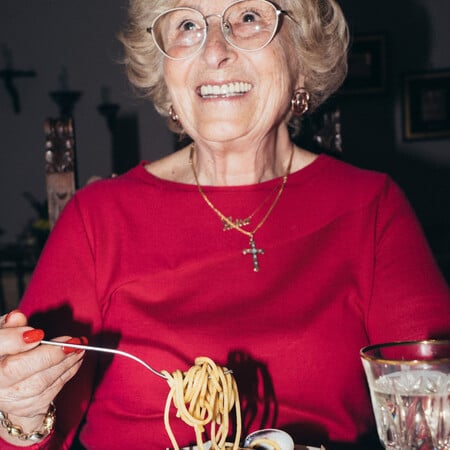 MEDITERRANEA: Life-perfected Recipes from Grandmothers of the Mediterranean της Αναστασίας Μιάρη