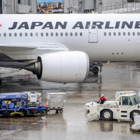 Η Japan Airlines ζητά συγγνώμη για μεθυσμένο πιλότο της που οδήγησε σε καθυστέρηση τρεις πτήσεις της