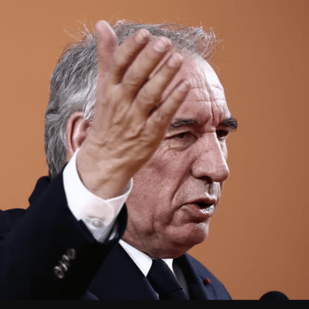 Μπαϊρού εναντίον Λεπέν: Μπορεί ο κεντρώος να σώσει τη Γαλλία το 2027;