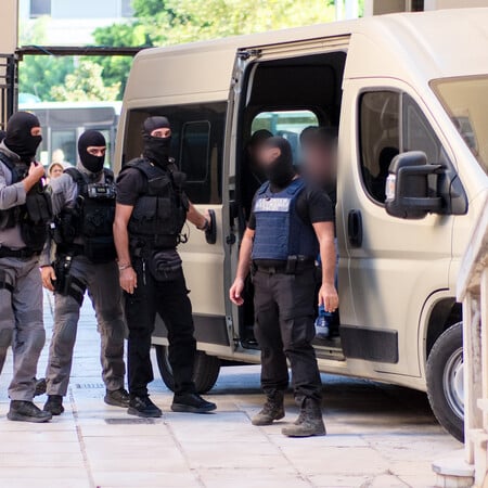 Κύκλωμα στην Κρήτη: Το ντοκουμέντο έξω από το σπίτι του «Στρατηγού» - Στον ανακριτή τα δύο αδέρφια