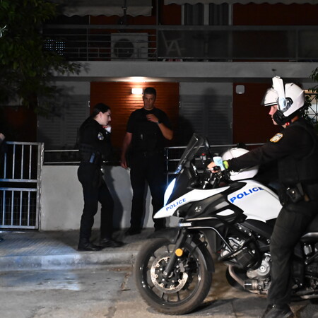 Νεκρό ζευγάρι στον Νέο Κόσμο: Φόνο και αυτοκτονία εξετάζουν οι Αρχές - Με ψυχολογικά προβλήματα ο 74χρονος