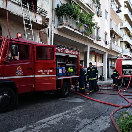 Φωτιά σε κτήριο στην Αγία Παρασκευή