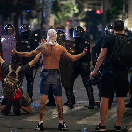 Σερβία: «Βούτσιτς φύγε» - Δακρυγόνα και συγκρούσεις διαδηλωτών και αστυνομίας