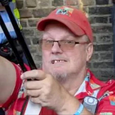 YouTuber κατά των μεταναστών που φώναζε για την ασφάλεια των παιδιών είναι καταδικασμένος παιδόφιλος