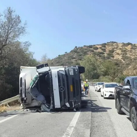 Τροχαίο στον ΒΟΑΚ: 17χρονος ο οδηγός του φορτηγού