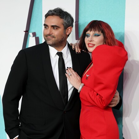 Lady Gaga: «Είσαι ο έρωτας της ζωής μου» - Η δημόσια ερωτική εξομολόγηση στον σύντροφό της