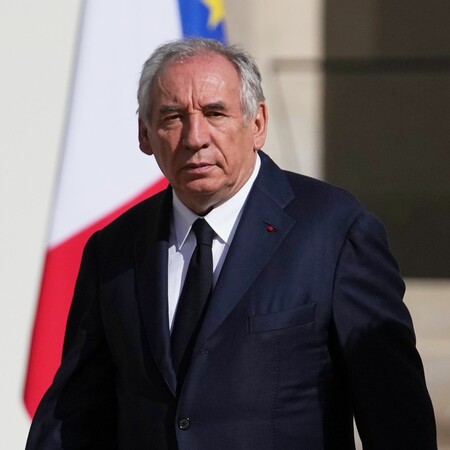 Στο Ελιζέ ο Μπαϊρού για να υποβάλει την παραίτησή του - Όλα τα βλέμματα στραμμένα Μακρόν