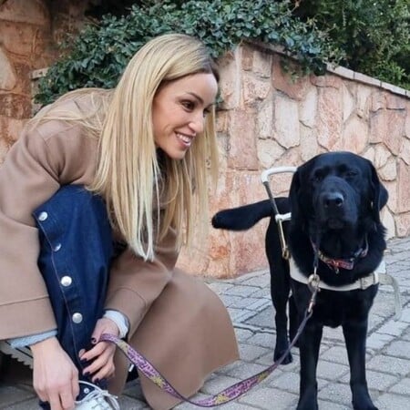 ΣΑΤΑ για τον οδηγό που αρνήθηκε στην Καρολίνα Πελενδρίτου να έχει μαζί τον σκύλο - οδηγό της: «Θα υποστεί τις συνέπειες»