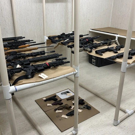 ΗΠΑ: Συνελήφθη 13χρονος με 23 όπλα στο σπίτι του - Είχε «εμμονή» με school shootings