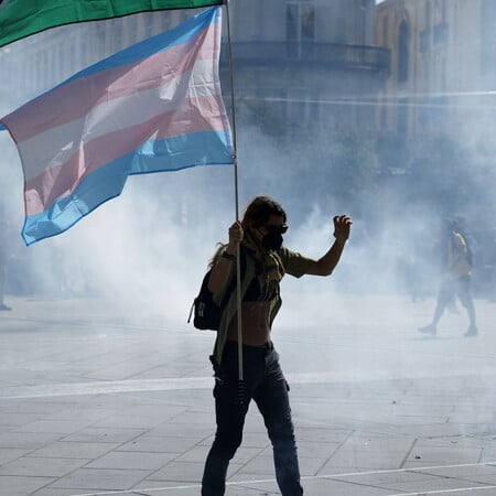Χάος στη Γαλλία: Πάνω από 200 συλλήψεις και φωτιές στο Παρίσι - Τι είναι το κίνημα «Μπλοκάρουμε τα Πάντα»