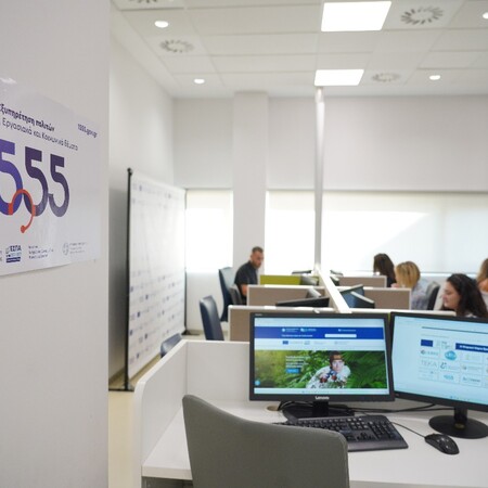 Βιντεοκλήση στη νοηματική γλώσσα: Η καμπάνια της Choose για τη νέα υπηρεσία εξυπηρέτησης του 1555