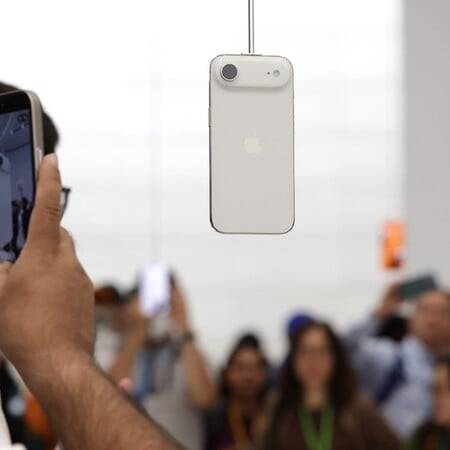 iPhone Air: Πόσο διαρκεί η μπαταρία του - O Tim Cook απαντά