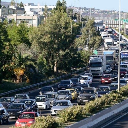 Καραμπόλα πέντε οχημάτων στην Κηφισίας – Σοβαρά κυκλοφοριακά προβλήματα