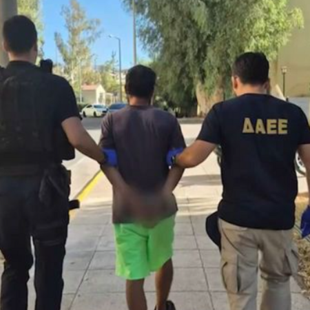 Συνελήφθη ο άνδρας που παρενοχλούσε ανήλικες στο Αιγάλεω - Κατηγορείται και για εμπρησμό