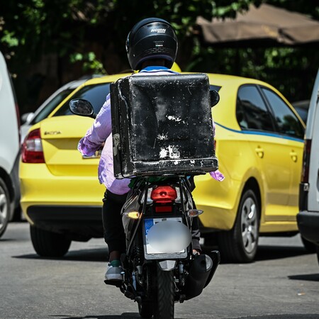 Κορυδαλλός: Διανομέας δάγκωσε και έκοψε δάχτυλο οδηγού μετά από καυγά για θέση πάρκινγκ