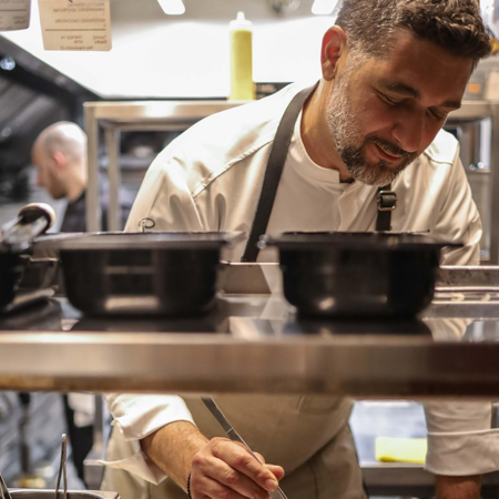 Το Ovio του Πάνου Ιωαννίδη ανοίγει ξανά μετά τη μικρής έκτασης φωτιά