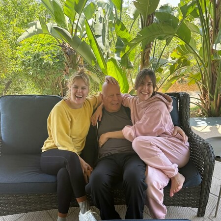 Μπρους Γουίλις: Χαμογελαστός στο πλευρό των 