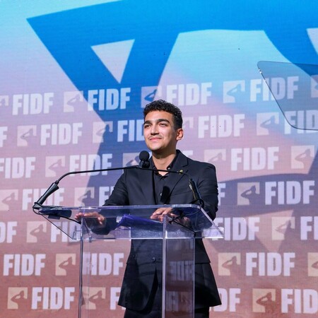 Ο Ισραηλινοαμερικανός όμηρος που απελευθερώθηκε από τη Χαμάς επιστρέφει στον στρατό