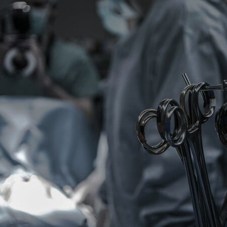 Ιπποκράτειο: Δεύτερη αναβολή για τη δίκη του καρδιοχειρουργού που κατηγορείται για «φακελάκι»