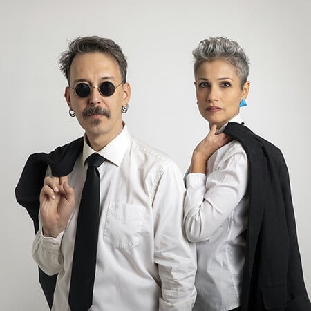 «Ομπρέλα να πάρεις»: Μια πολιτική δυστοποκωμωδία με σάτιρα, μαύρο χιούμορ και σουρεαλισμό