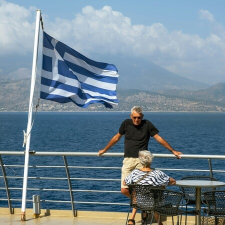 Πώς πρέπει να αντιμετωπίσει η Ελλάδα τη μείωση του πληθυσμού της; - Το αφιέρωμα του BBC