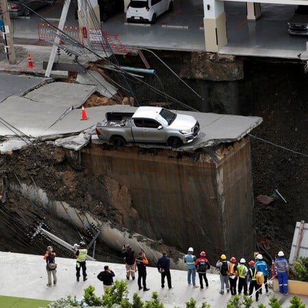 Ταϊλάνδη: Τεράστια τρύπα βάθους 50 μέτρων άνοιξε κοντά σε νοσοκομείο