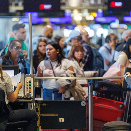 Βρετανία: Συνελήφθη άνδρας για την κυβερνοεπίθεση που παρέλυσε ευρωπαϊκά αεροδρόμια